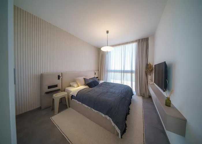 Blue Horizon Seaview With Rooftop And Pool In * Paralimni