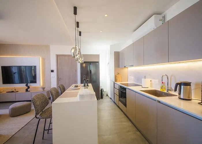 Blue Horizon Seaview With Rooftop And Pool In Paralimni