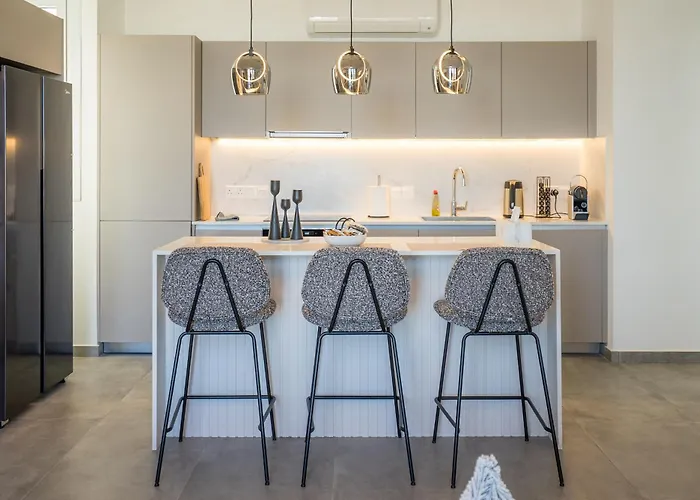 Blue Horizon Seaview With Rooftop And Pool In Paralimni