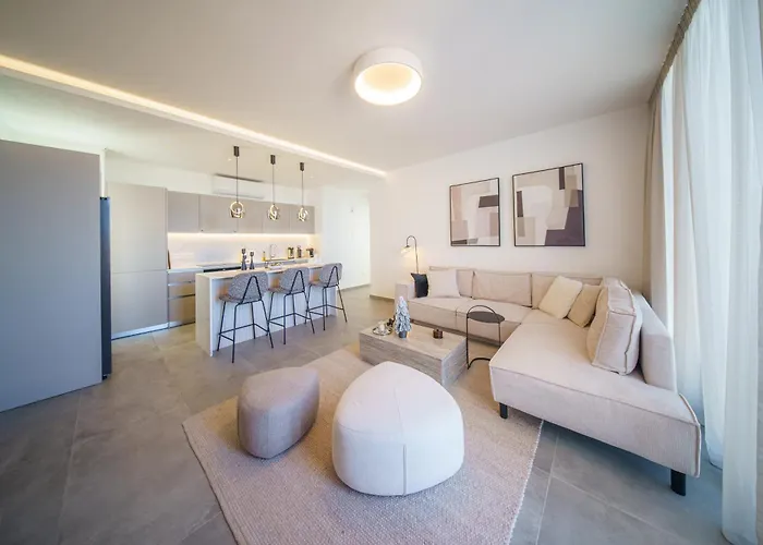 Apartment Blue Horizon Seaview With Rooftop And Pool In Paralimni