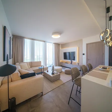 Blue Horizon Seaview With Rooftop And Pool In Paralimni