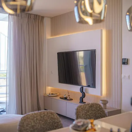 Апартаменты Blue Horizon Seaview With Rooftop And Pool In Паралимни