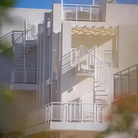 Blue Horizon Seaview With Rooftop And Pool In Paralimni