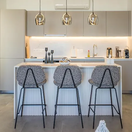 Blue Horizon Seaview With Rooftop And Pool In Paralimni