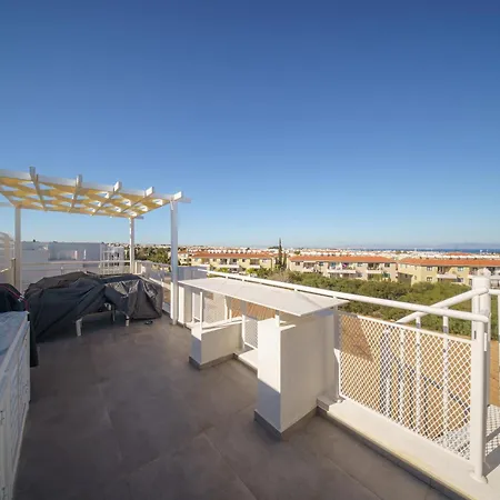 Blue Horizon Seaview With Rooftop And Pool In Lägenhet