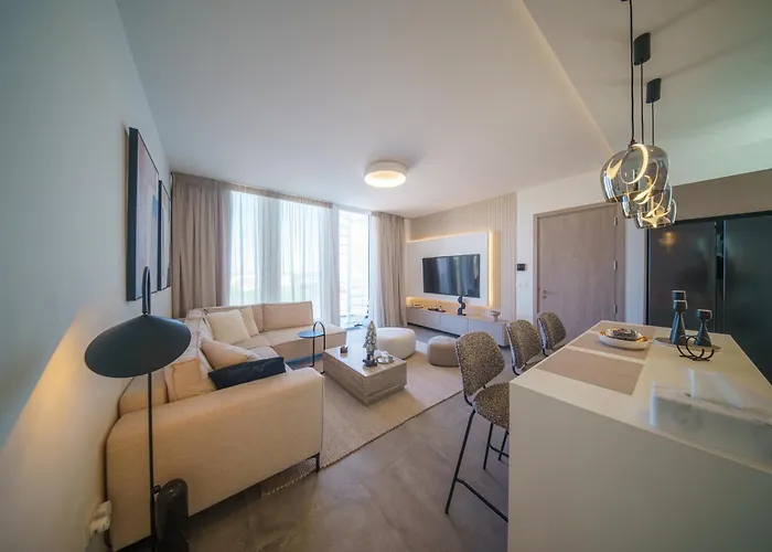 Blue Horizon Seaview With Rooftop And Pool In Paralimni