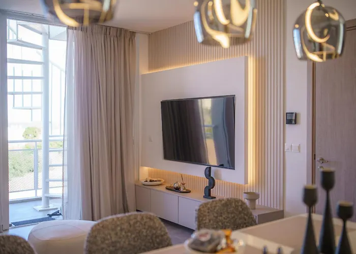 Apartment Blue Horizon Seaview With Rooftop And Pool In Paralimni