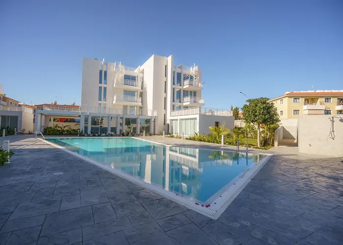 Apartment Blue Horizon Seaview With Rooftop And Pool In Paralimni