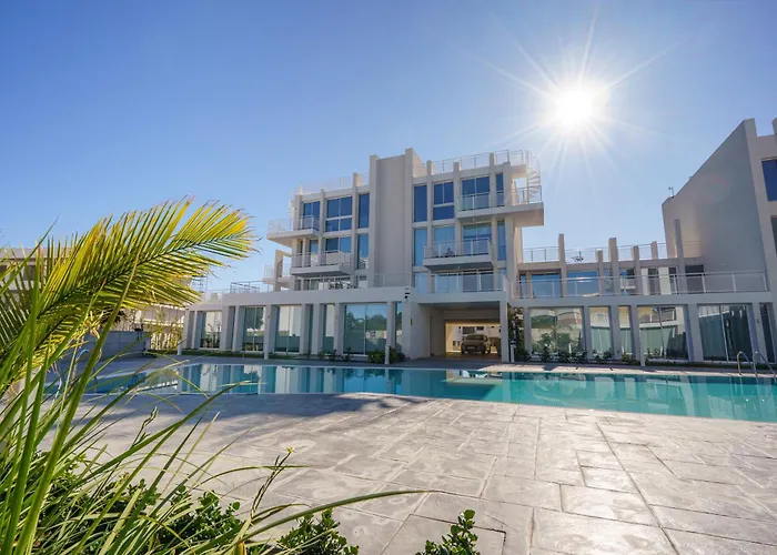 Blue Horizon Seaview With Rooftop And Pool In Apartment