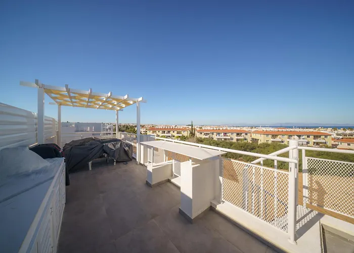Blue Horizon Seaview With Rooftop And Pool In Apartment