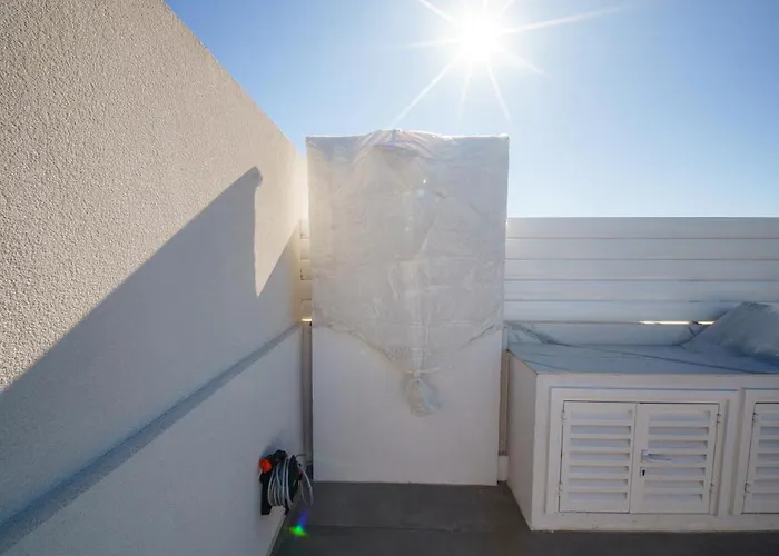 Blue Horizon Seaview With Rooftop And Pool In Apartment
