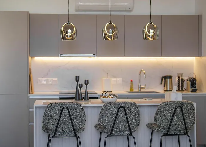 Blue Horizon Seaview With Rooftop And Pool In Apartment